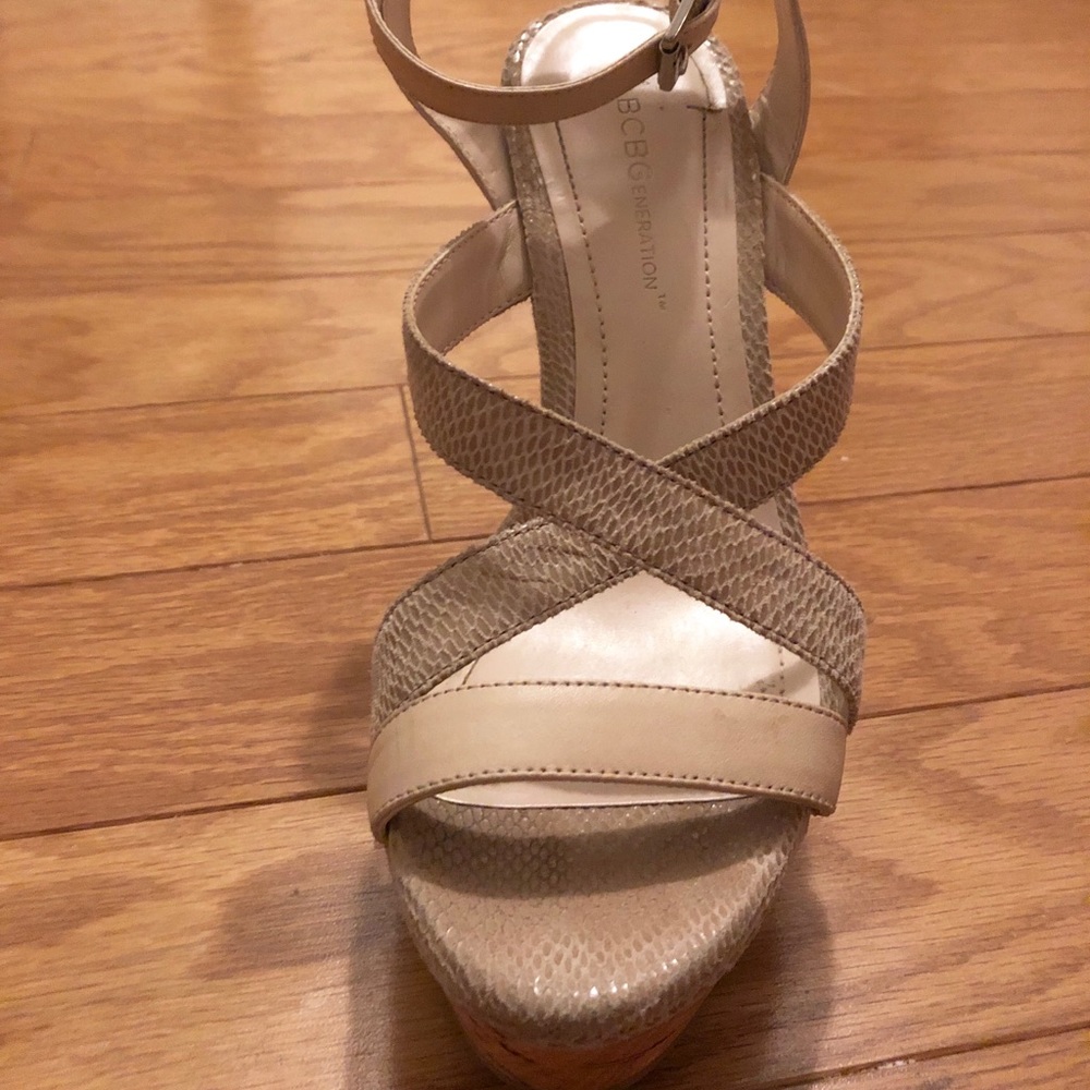 BCBG Strappy Wedge 6.5